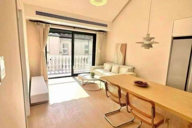 2 Brs with Private Terrace, Central ac, Wall heating, 110 sqm @ South Shaaxi metro L10