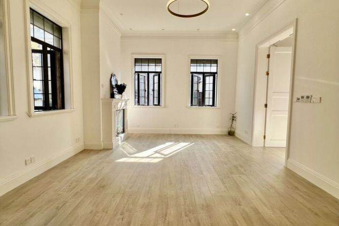 4 Brs, 2 Baths with Private Terrace, Floor Heating, Central ac, 220 sqm @ Middle Huaihai metro L13