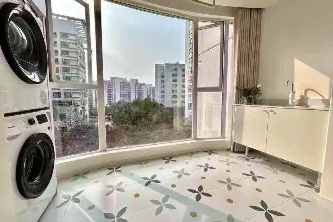 16k Beautiful 2Br 2Bathr with floor heating &bathtub Nr Weining Rd.line2