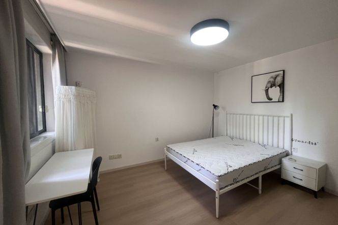 Nice large Room Near Line2/13/12 West NANJING road station 