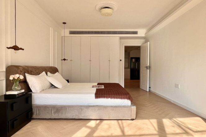 Sunny one bedroom Elevator Apt +Heating+central AC+Dishwasher@Wuding Rd