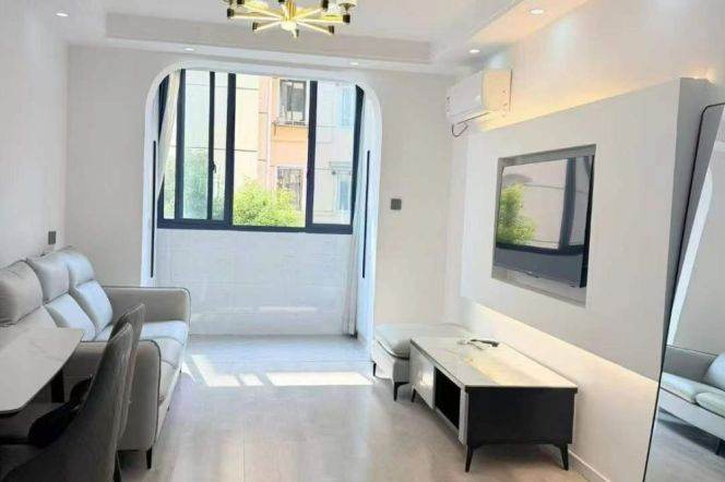 zhongshan park elevator 1BR/big living room@L2/3/4