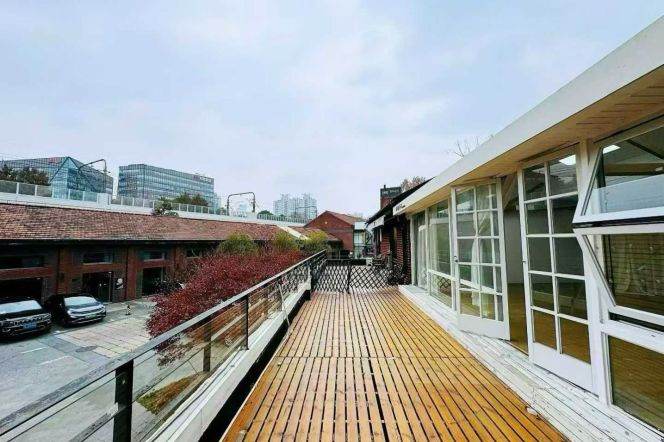 Bright office near Yan'An West RD M3/4