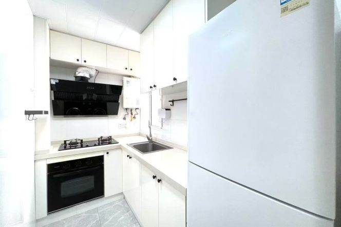 Elevator 2Brs/1Lr/1Bt apt nr Jingan temple,M2/7/14