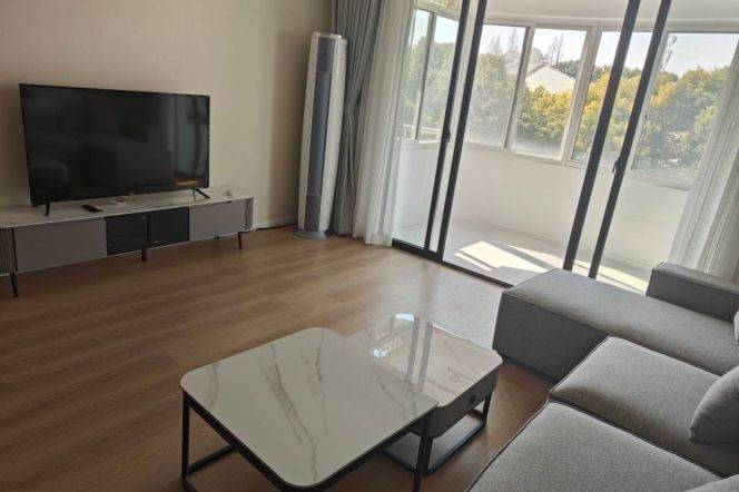 loushanguan rd floor heat 3BR/2baths@L2/15