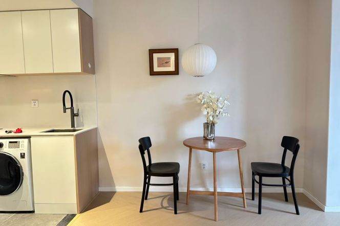 Short term 1 br 8.5K super modern nice decoration golden location M2/7/14 Jing'an 