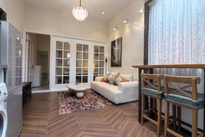 Bright Quiet Spacious Apt has big open kitchen @  Jiashan Rd.