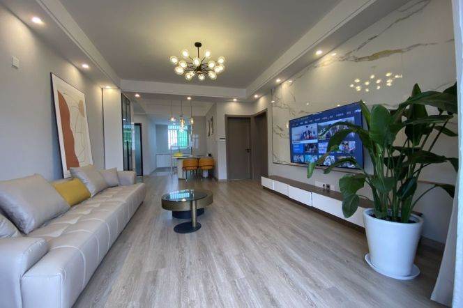 2BR 2BA Elevator Apt w/Floor Heating next to Century Park