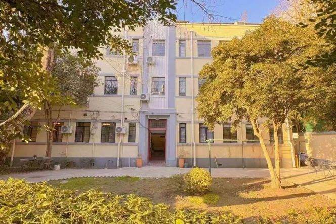 3.4 meters high-ceiling 2br near Line 10/11 Jiaotong University St.