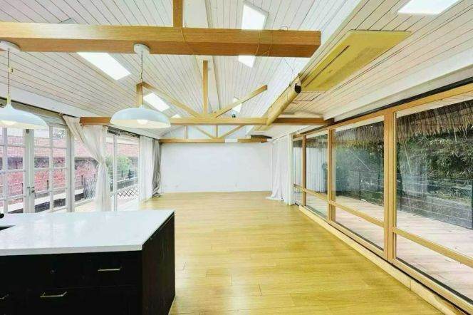 Bright office near Yan'An West RD M3/4