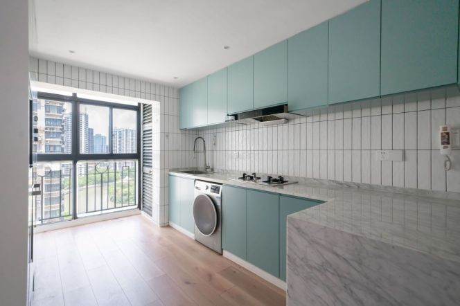 Expansive 2BR High-Floor Residence | 121sqm Near Shanghai Stadium | Xuhui District