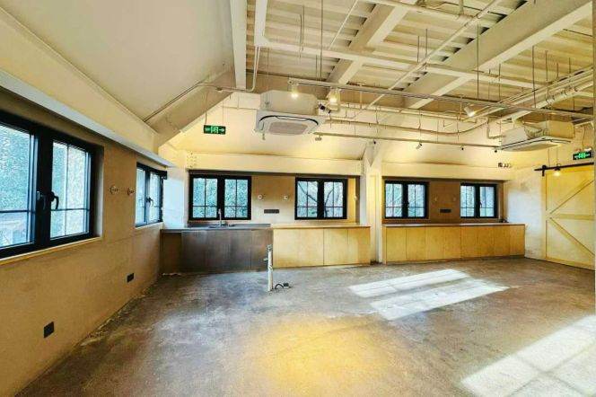 High Ceiling office near JiangSu RD M2/11
