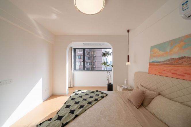 2 Brs, 1 Living room with Floor Heating/Central ac/Oven, 120 sqm @ Hongqiao metro L10