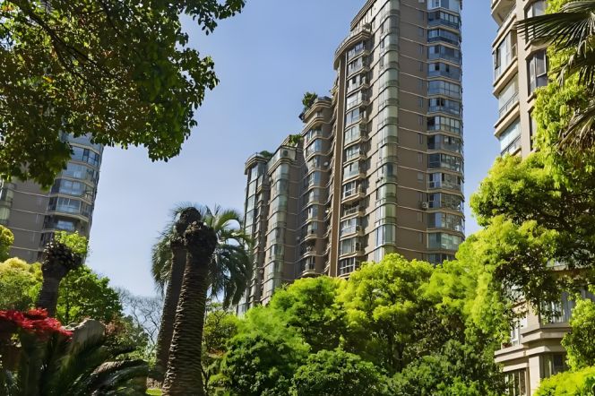 modern big 3brs floor heating good view beside Su zhou river line 13,14 asking 26.8K