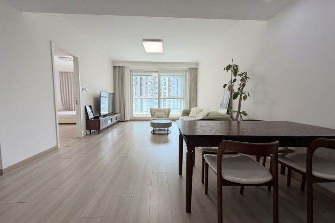 Celebrity Highrise Spacious 2BR+2BA with Balcony,Floorheating 17.8K 