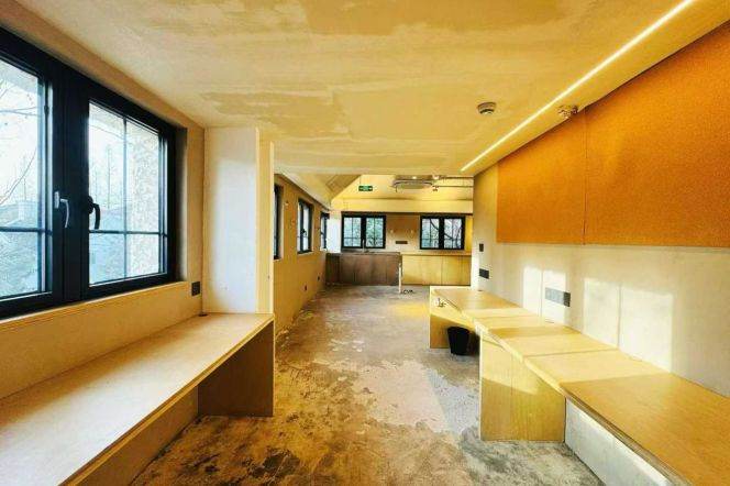 High Ceiling office near JiangSu RD M2/11