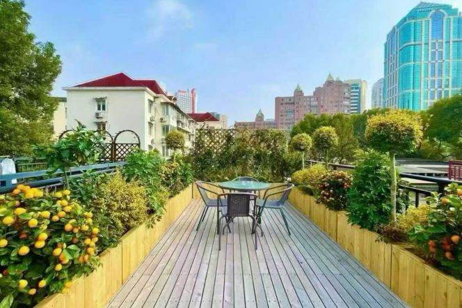 Yan’an rd/Weihai rd whole lane house 4brs with terrace & yard & floor heat;L2/7