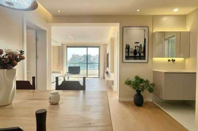 Wuning/ Changshou Rd floor heating 2brs/2lv/1bt apt with balcony;L13/14