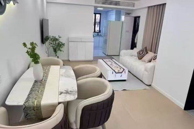 loushanguan rd elevator 2BR/big living room@L2/15