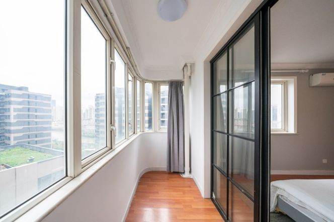 12k Clean 3Br 2Bathr close to The Suzhou Creek Nr Hanzhong Rd.line1/12/13