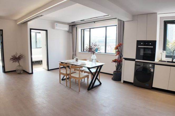 2 Brs, 1 Living room with Floor Heating/Oven/Dish washer, 110 sqm  @ Jingan temple L2&7