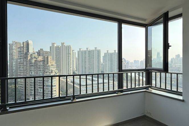 4 Brs, 2 Baths with Floor Heating/Central ac/New compound,150 sqm @ Wuning metro L13