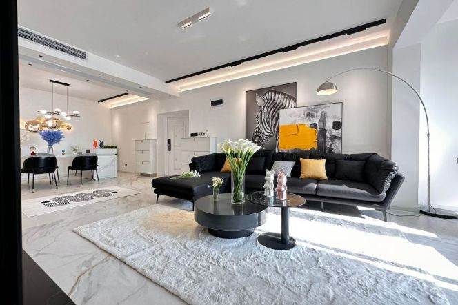 2 Brs, 2 Baths with Floor Heating/Central ac/Oven/Dish washer, 140 sqm @ Shanghai Stadium L4