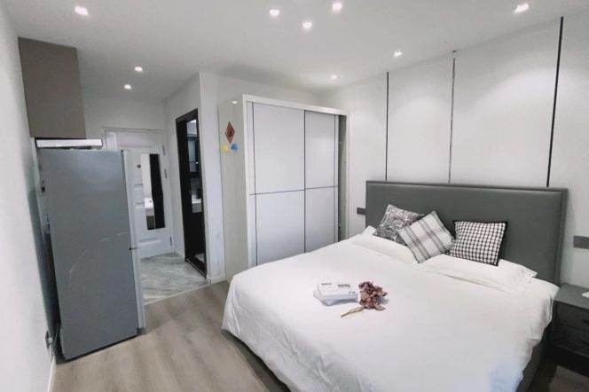   Spacious-Fashion-near the Paris Spring Mall-lift-1Br-1lvr-Shanxi North rd/Putuo area/L7/13