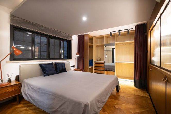 2 Brs, 2 Baths with Wall Heating/Oven/Dryer, 100 sqm @ Middle Huaihai metro L13
