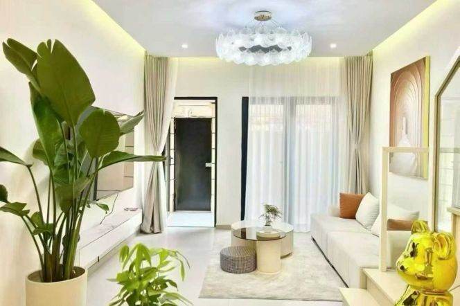 Yan’an rd/Weihai rd whole lane house 4brs with terrace & yard & floor heat;L2/7