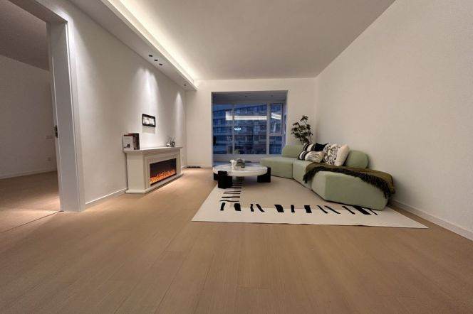 4 Brs, 2 Baths, 180 sqm with Floor Heating/Central ac/Oven/Dish washer @ West Yan’an metro L3&4