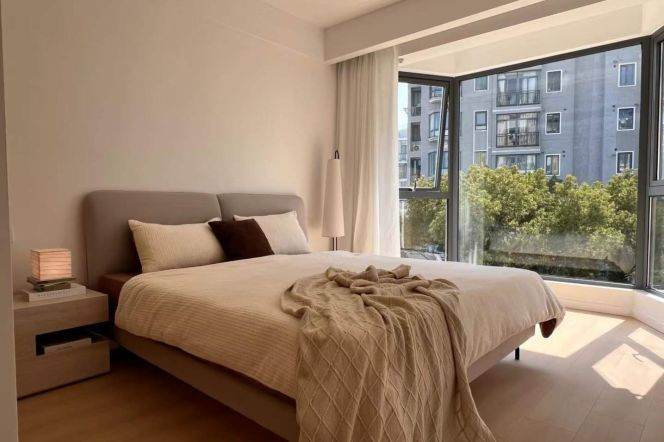  Stunning 2br apt with Floor heating @Changning Line 2&10 