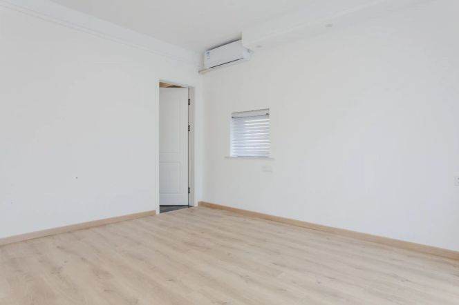 Unfurnished 3BR 2BA Elevator Apt on Huashan Rd