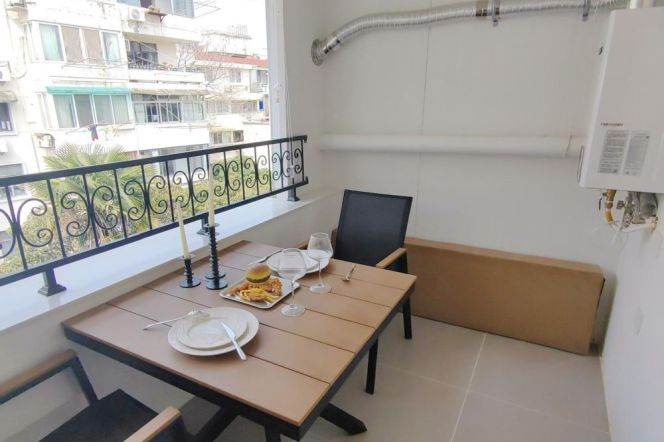 Modern & Unique duplex 1 br with floor heating + open balcony in Jing'an. L 7 ChangPing Rd St.