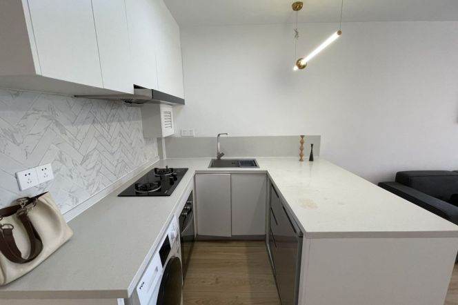 Big balcony one bedroom Apt+wall heating+oven@L2/11Jiangsu Rd