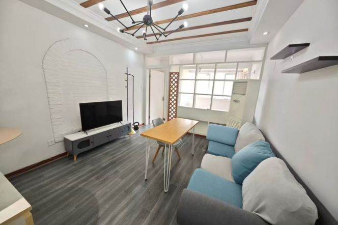 Cozy one bedroom / living-room near West Nanjing rd