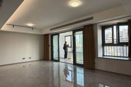 4 Brs, 2 Baths with Floor Heating/Central ac/New compound,150 sqm @ Wuning metro L13
