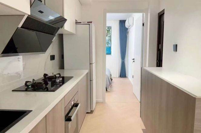 Patio one bedroom Apt+central AC+oven+dryer@L4/10Hongqiao Rd