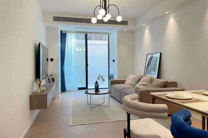 Patio one bedroom Apt+central AC+oven+dryer@L4/10Hongqiao Rd