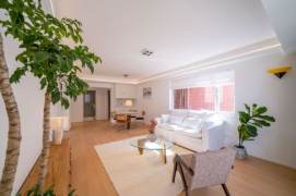 modern designed 2bds apt w/balcony