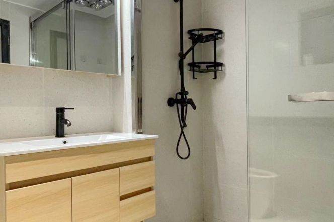 Modern&Bright&Spacious 3Bdrs 2Baths Apt+L7/13 Chang Shou Rd+Awesome View+Large Balcony