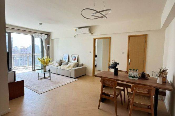2 Brs, 2 Baths with Open Balcony/Wall Heating/Dish Washer, 100 sqm @ Xujiahui station L9