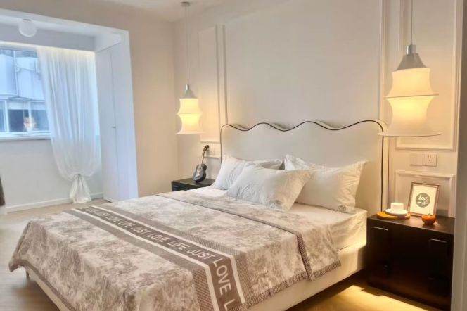 2 Brs with Floor Heating/Central ac/Oven/Bathrub, 120 Sqm @ Jiaotong uni L10&11