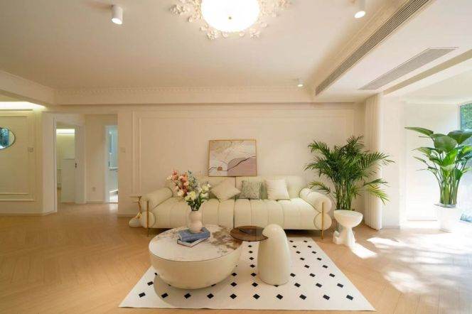 3 Brs, 2 Baths with Garden/Floor Heating/Central ac/Oven, 160 sqm @ Loushanguan metro L2