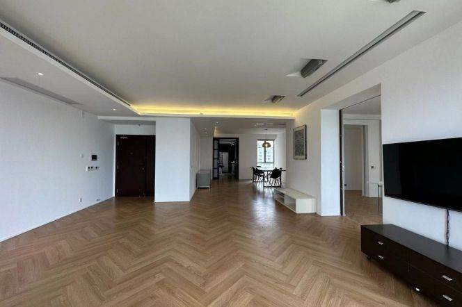 Chevalier Place 4br/3bt@Anfu rd 291sqm with nice open balcony will be available soon