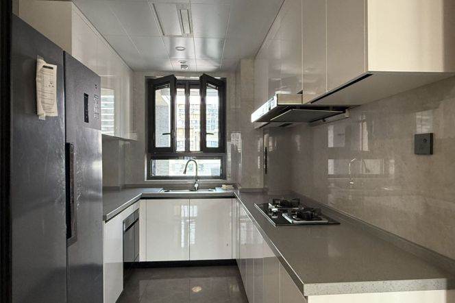 4 Brs, 2 Baths with Floor Heating/Central ac/New compound,150 sqm @ Wuning metro L13