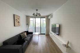 Big balcony one bedroom Apt+wall heating+oven@L2/11Jiangsu Rd