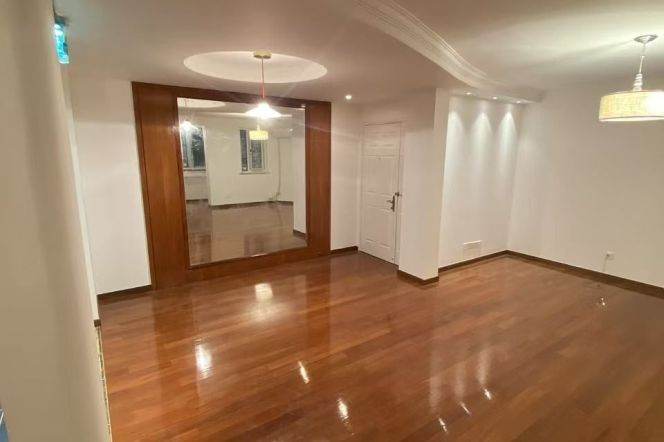 Bright 3BR 2Ba Apa in Huangpu – Quiet Compound/Parking/Near Madang Rd Metro, Lujiabang Rd& Xin Tindi