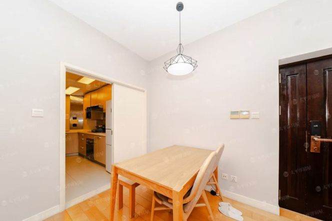 Modern 2BR at Lujiazui Central Garden | 95sqm Prime Pudong Residence | Near Metro Line 2