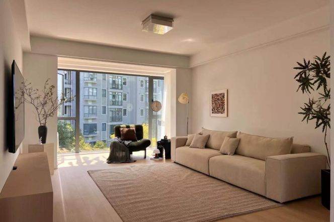  Stunning 2br apt with Floor heating @Changning Line 2&10 